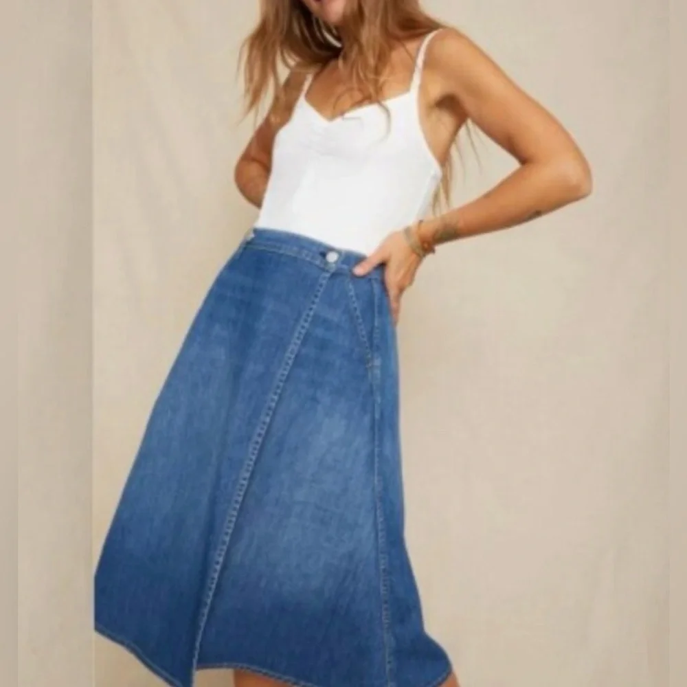 NWOT AMO the Marie Wrap Skirt Denim Midi in Wistful Wash. Size Small